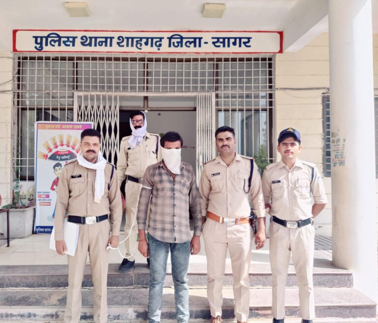 शाहगढ थाना अंतर्गत ग्राम श्यामपुरा मे देशी कट्टा लहराकर दहशत फैलाने वाला आरोपी गिरफ्तार