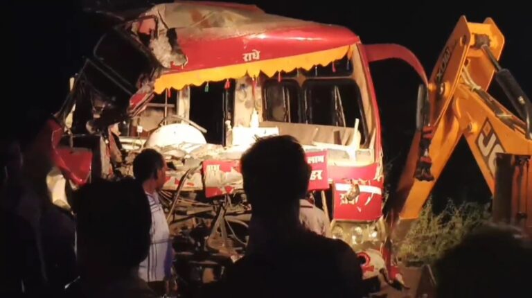 सागर सिलवानी स्टेट हाईवे 15 जैसीनगर के वंदना भवन के पास बस और डंपर में भिड़ंत
