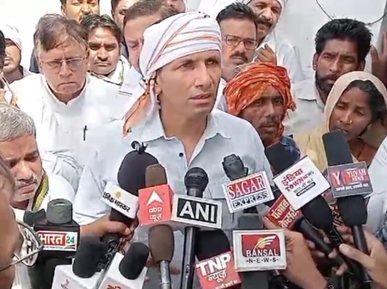 बरोदिया नौनागिर पहुंचे पीसीसी चीफ जीतू पटवारी, पीड़ित परिवार की राहुल गांधी से कराई बात 