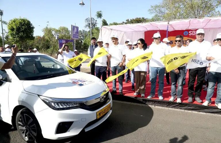 हक जताओ और ईवीएम का बटन दबाओ : अनुपम राजन 