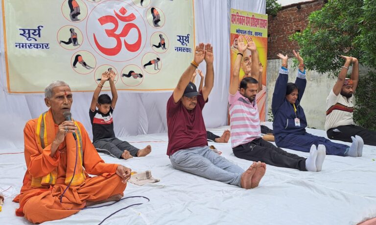 विधायक शैलेंद्र जैन के मुख्य आतिथ्य में योग दिवस के पूर्व किया सामूहिक योगाभ्यास