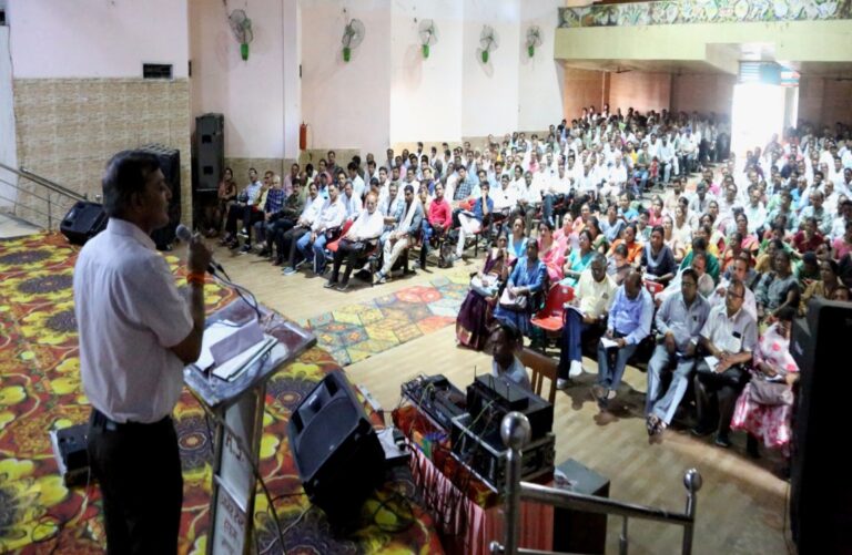 गुरु अपनी शक्ति पहचान कर बच्चों को करें शिक्षा प्रदान शिक्षक ही भाग्य विधाता होता है – सीईओ श्री शर्मा