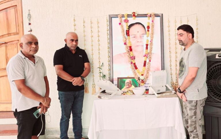 रामसरोज की मातृशक्ति को समाजसेवी गुरोंन ने की श्रद्धांजलि अर्पित