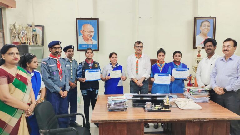 Sagar: राष्ट्रीय आपदा ,अग्नि शमन एवं लेन्डस्लाइड प्रबंधन शिविर के प्रशस्ति पत्र जेडी ने वितरित किए 