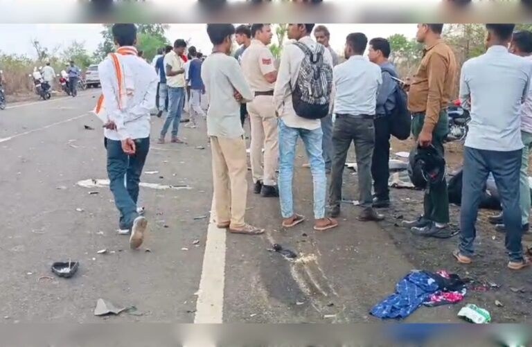 सागर में दो मोटरसाइकिलो और कार की भीषण टक्कर, 4 की मौत