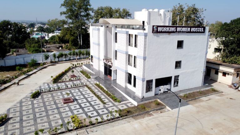 सिंगल कामकाजी महिलायें व लड़कियां अत्याधुनिक कामकाजी महिला छात्रावास की आवासीय सुविधा का लाभ लें : निगमायुक्त