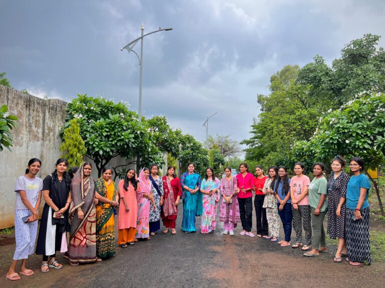 हरित उत्सव: रानी लक्ष्मीबाई कन्या छात्रावास में हर्षोल्लासपूर्ण वृक्षारोपण अभियान
