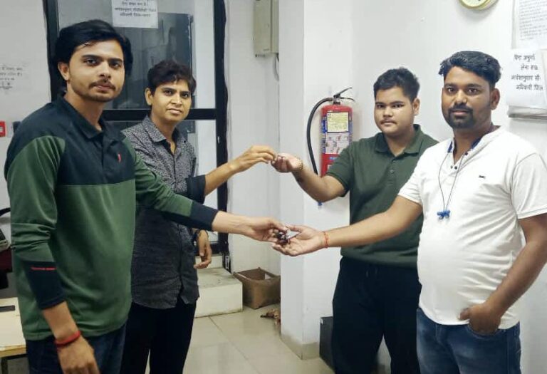 Sagar: दो मोटरसाइकिल हुई गायब पुलिस की कैमरा टीम ने इस तरह दिलाई बापस