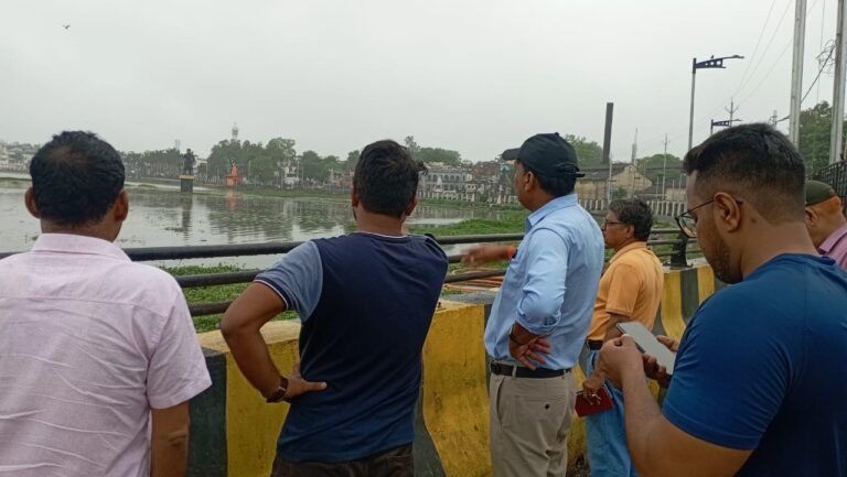 झील सफाई में लापरवाही, 2 इंजीनियरों का वेतन कटेगा- निगमायुक्त