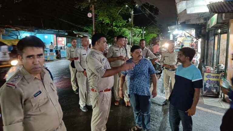 केंट पुलिस ने गुंडा तत्वों पर निगरानी बढ़ाई, दलबल के साथ क्षेत्र में पैदल मार्च किया