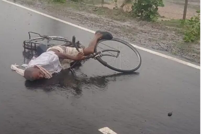 खेत से घर जा रहे साइकिल सवार किसान की,आकाशीय बिजली गिरने से मौत