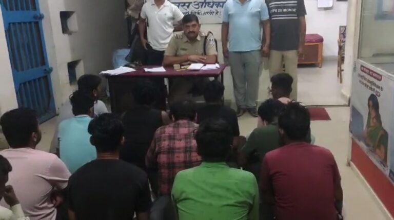 सागर पुलिस ने 12 जुआड़ियों को किया गिरफ्तार, नकद भी जप्त