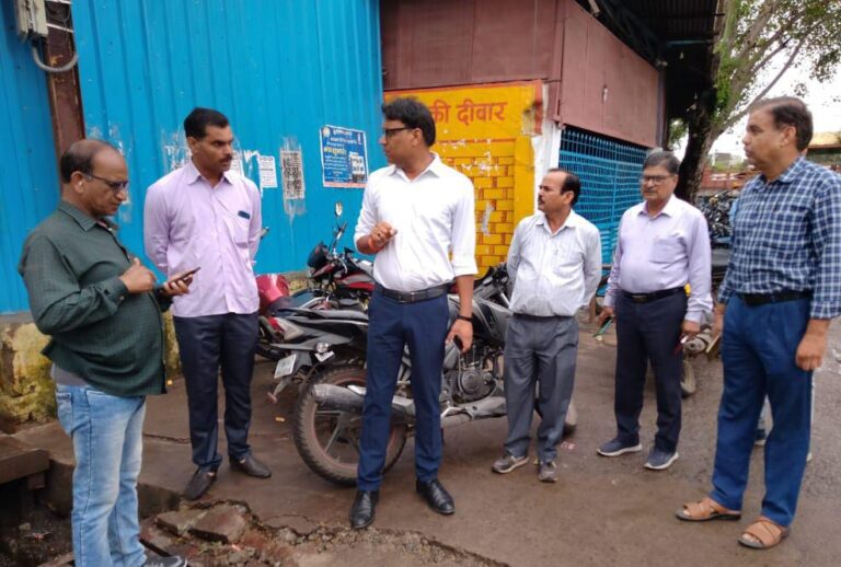 तिलकगंज वार्ड स्थित सब्जी मंडी परिसर की सफाई व्यवस्था दुरुस्त रखी जाए : निगमायुक्त