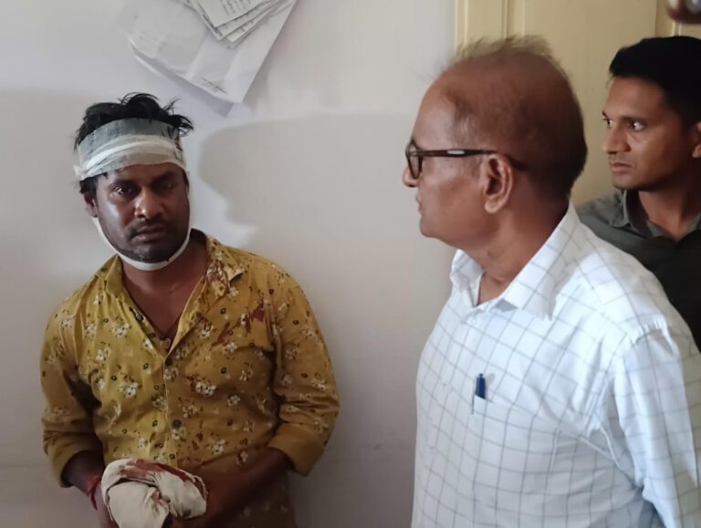 सागर में पटवारी पर जानलेवा हमला: भूमि विवाद में नाराज ग्रामीण ने कुल्हाड़ी और पत्थरों से किया हमला