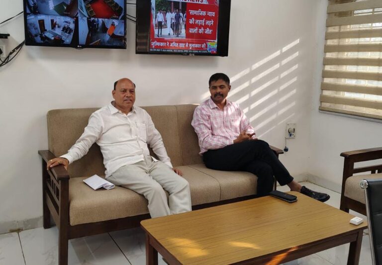 विधायक लारिया एसपी से मिले ट्रैफिक,अवैध शराब बिक्री एवं जुआ सट्टा पर कार्यवाही के संबंध में चर्चा की