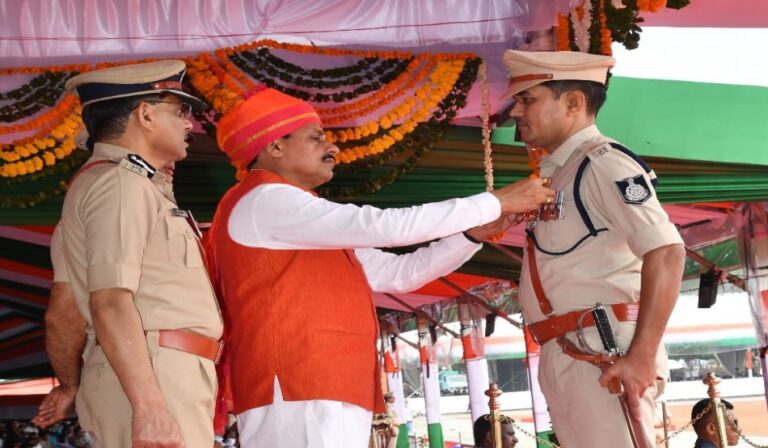 MP: स्वतंत्रता दिवस पर राष्ट्रपति पदक से नवाज़े गए लोकायुक्त एसपी रामेश्वर सिंह