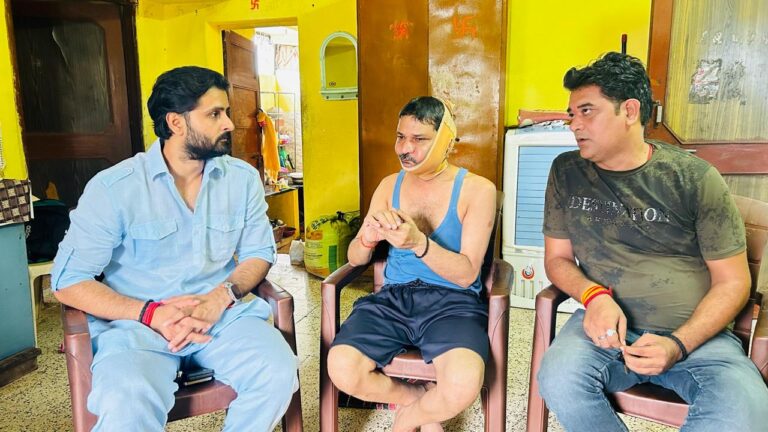 सागर में कैंसर पीड़ित को “संकल्प फाउंडेशन” के अध्यक्ष रिशांक तिवारी ने सौंपा 51 हजार रुपए का चेक