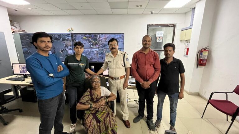पुलिस ने सीसीटीवी की मदद से बुजुर्ग से मिलवा दिया बेटे को