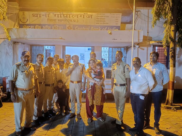 गोपाल गंज पुलिस ने खोए हुए बच्चों को परिवार से मिलाया