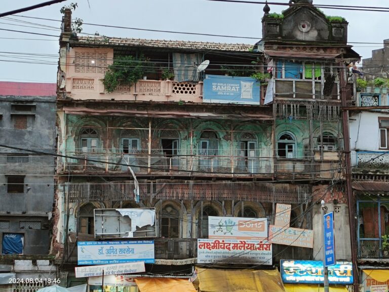 सागर: शहर के क्षतिग्रस्त मकानों को चिन्हित कर गिराने की कार्यवाई की जाए