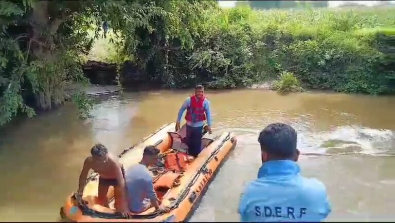 झिनझिन नदी में बहने वाली 6 वर्षीय बालिका का शव मिला, 500 मीटर दूर झाड़ियों में फंसा था