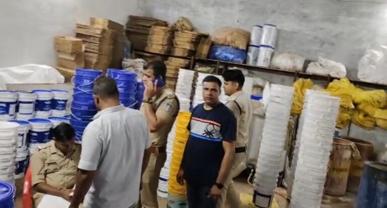 MP: सागर में पुलिस ने नकली खाद, ऑयल बनाने वाली फैक्ट्री पर रेड कार्यवाई की