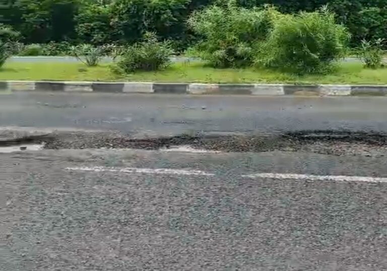 NH 44 में गड्ढे ही गड्ढे, कलेक्टर-कमिश्नर की NHAI को नसीहत बेअसर, कमिश्नर का आज फिर अल्टीमेटम