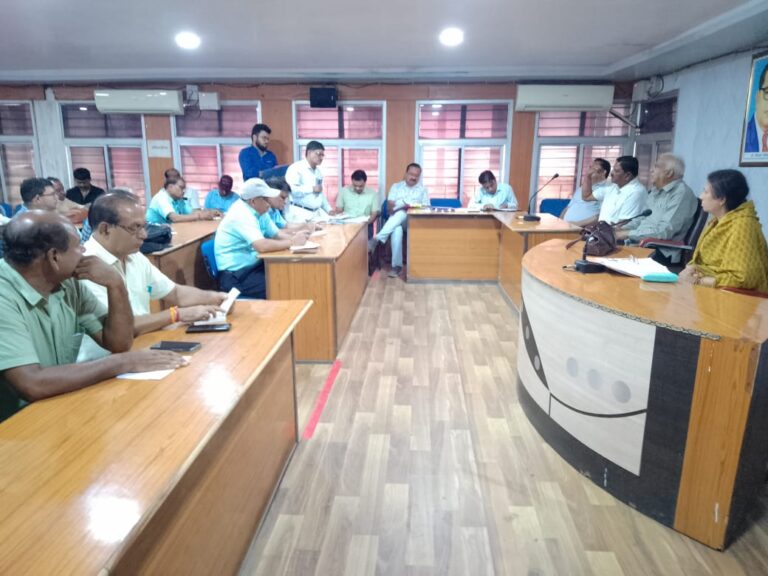 सागर। महापौर ने नगर निगम क्षेत्र अंतर्गत जर्जर मकानों पर बैठक ली, चिन्हित किए गए 127 मकान