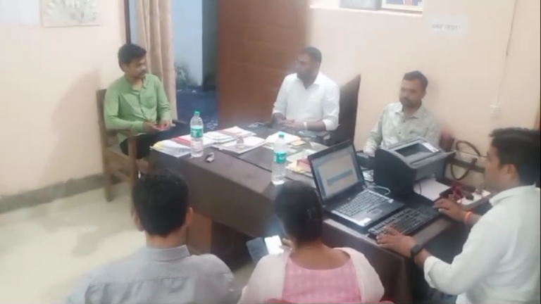 लोकायुक्त टीम की छापेमारी: सहायक श्रम आयुक्त कार्यालय में लेवर निरीक्षक 30 हज़ार रुपये रिश्वत लेते रंगे हाथों गिरफ्तार