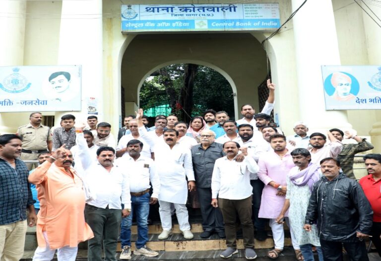 सागर में पुलिस की हीलाहवाली पर कांग्रेसजन हुए अक्रोषित, सत्याग्रह की दी चेतावनी