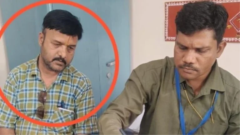 लोकायुक्त टीम ने किया ट्रेप : 10 हजार की रिश्वत लेते रंगे हाथ पकड़ा गया क्लर्क