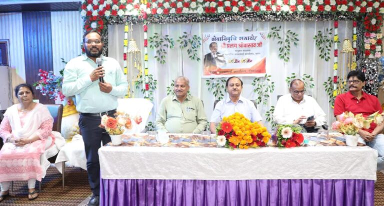 जनसंपर्क कार्यालय द्वारा सागर संभाग के सयुंक्त संचालक प्रलय श्रीवास्तव को सेवानिवृति पर बिदाई दी गई