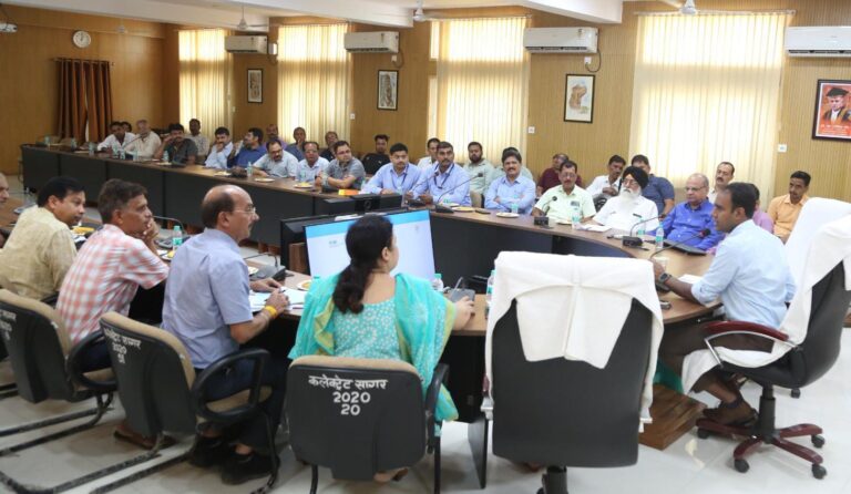 सिदगुंवा क्षेत्र में विभिन्न औद्योगिक इकाइयों से संबंधित समस्त मूलभूत सुविधाएं भी सुनिश्चित की जाएंगी- कलेक्टर