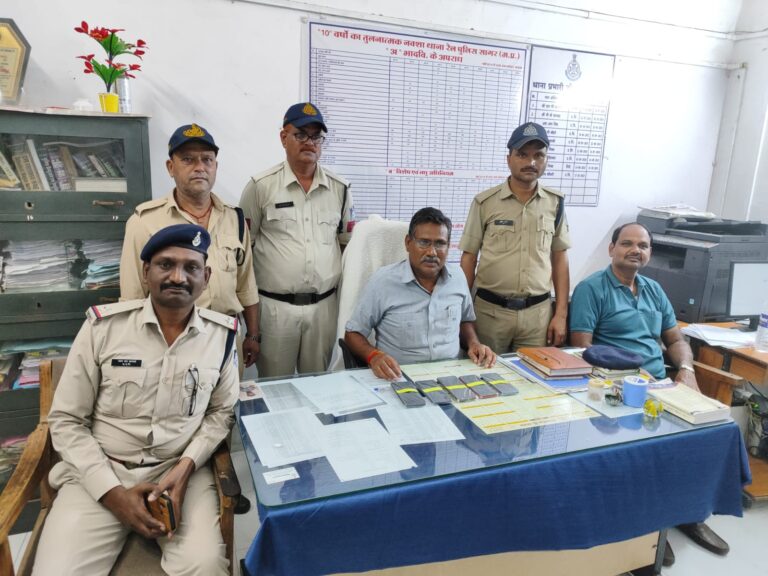 रेलवे स्टेशन सागर मे चैकिंग के दौरान पकडे गये शातिर अपराधी