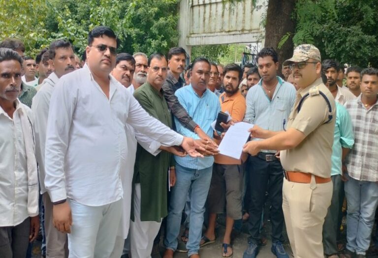 सागर में 4 की मौत, बहु के परिजनों पर प्रताड़ना का आरोप, ज्ञापन