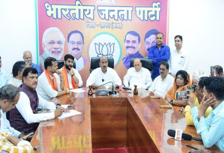 केंद्रीय मंत्री डॉ. वीरेन्द्र कुमार ने राहुल गांधी को जमकर आड़े हाथों लिया, गांधी परिवार को घेरा