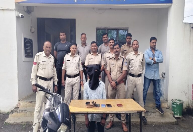 सागर में मोटरसाइकिल और मोबाइल लूटने वाले लुटेरों को पुलिस ने गिरफ्तार किया