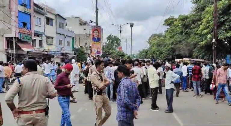 बीएसमी में प्रसूता की मौत, वेंटिलेटर पर रखा, परिजनों ने चक्काजाम किया