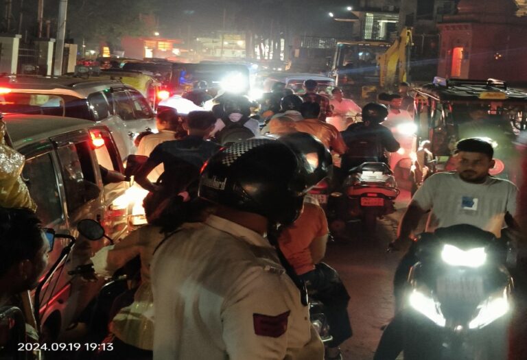 कलेक्टर का निर्देश बेअसर,मुख्य सड़के ही अधूरी लग रहा जाम