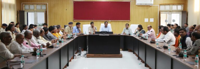 धार्मिक त्यौहारों को सद्भाव एवं भाईचारे के साथ मनायें – कलेक्टर संदीप जी आर