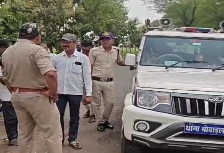 सागर में जनपद सदस्य पति ने 4 लोगो पर कार चढ़ाई