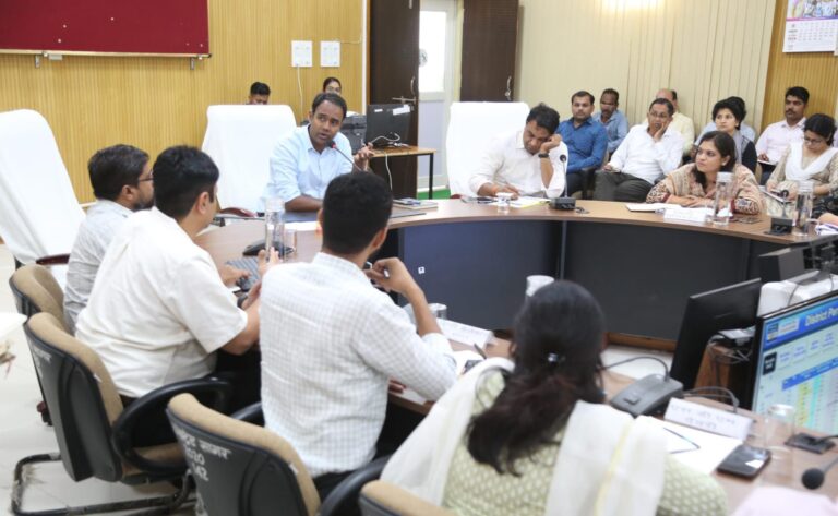 स्कूल खुलने के समय डीईओ, डीपीसी करें नियमित निरीक्षण – कलेक्टर