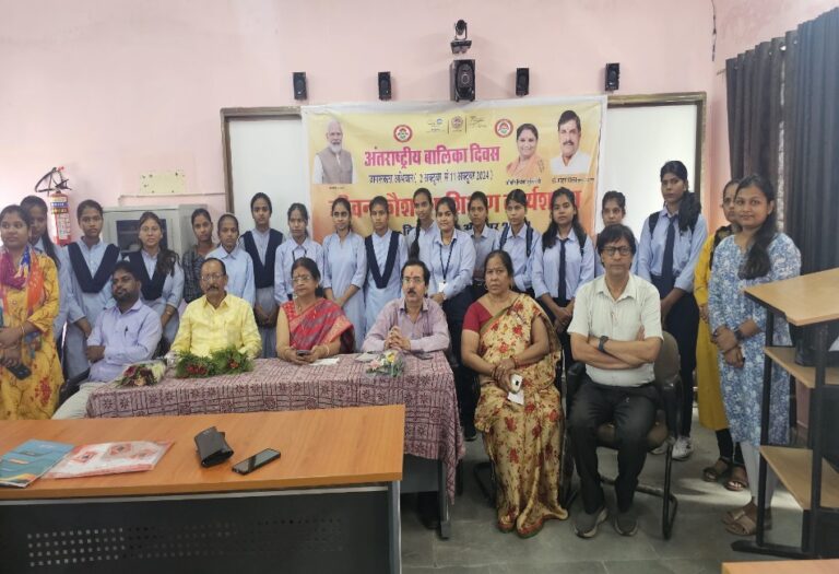 मोबाइल पर फिल्मों की जानकारी न लेकर AI से रोजगार की जानकारी माँगे- श्री त्रिपाठी