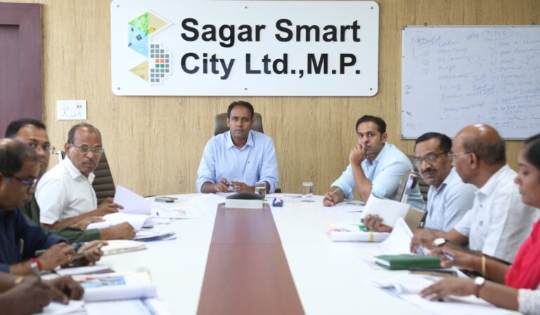 कलेक्टर ने की ए.पी.सी. बैठक के पूर्व समीक्षा