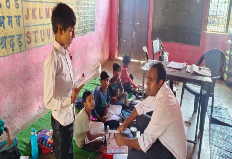 कलेक्टर का स्कूलों में ओचक निरीक्षण, एक दर्जन से अधिक शिक्षकों पर कार्यवाई