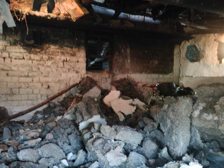 अष्टमी के दिन मजदूर के घर का चिराग बुझा, दीवार गिरने से 2 वर्षीय मासूम की मौत