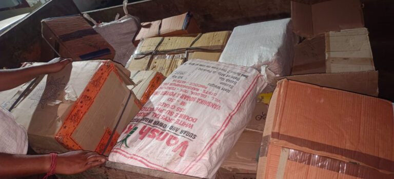 पुलिस द्वारा राजस्व विभाग के साथ  बण्डा से भारी मात्रा में अवैध पटाखा किए जप्त