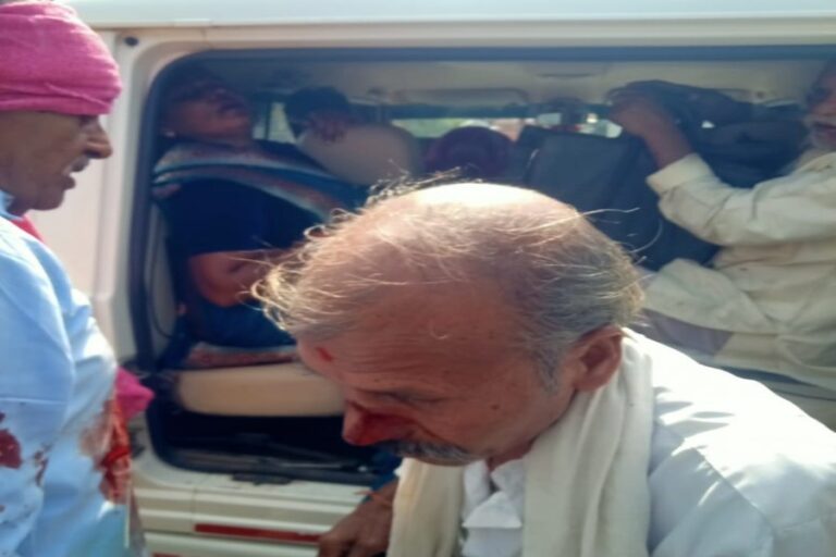 सागर में बस ने खड़े कंटेनर में मारी टक्कर दर्जन भर से अधिक यात्री लहूलुहान