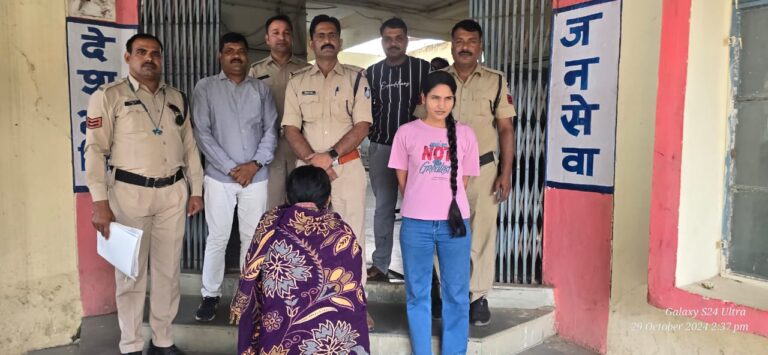 सागर में लुटेरी दुल्हन को लॉज के पास से पुलिस ने हिरासत में ले लिया