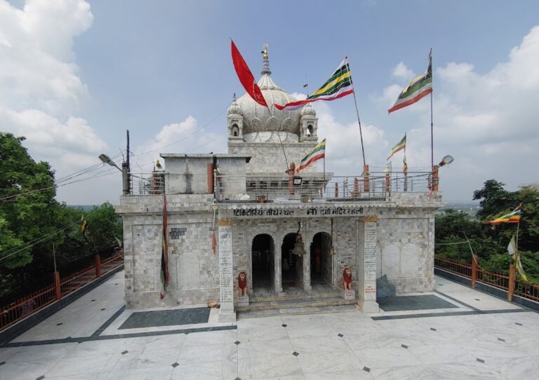 मिनी मैहर के नाम से प्रसिद्ध है टिकीटोरिया, पहाड़ी की चोटी पर विराजी हैं जगदम्बा